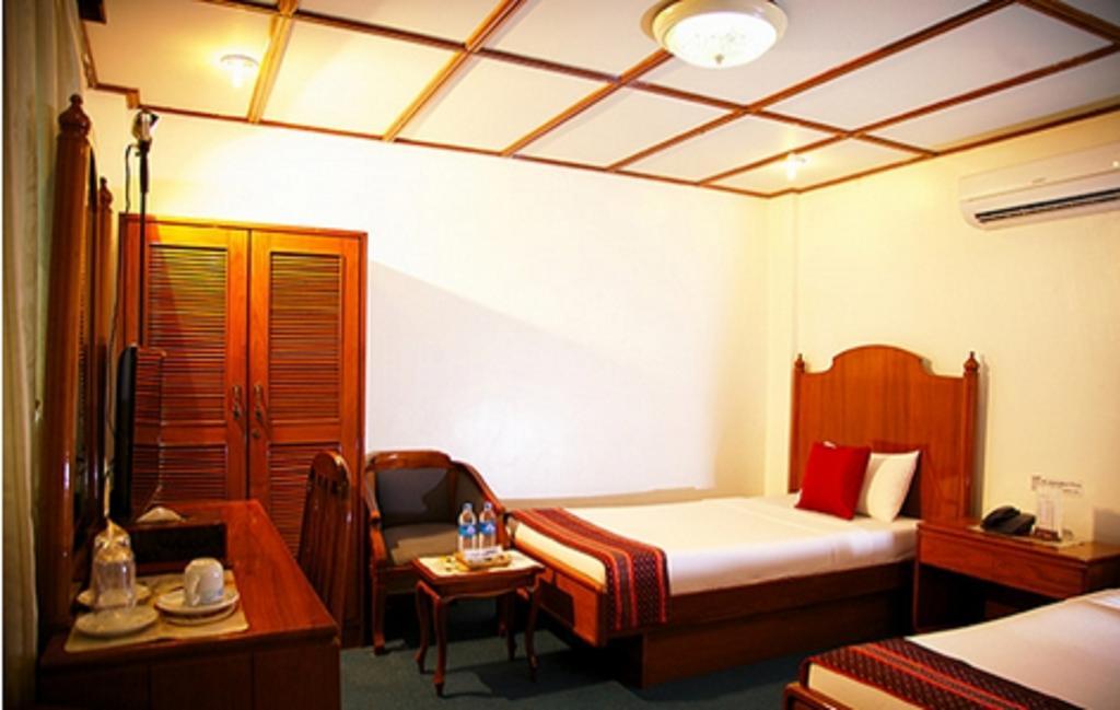 Yoma Hotel Yangon Esterno foto